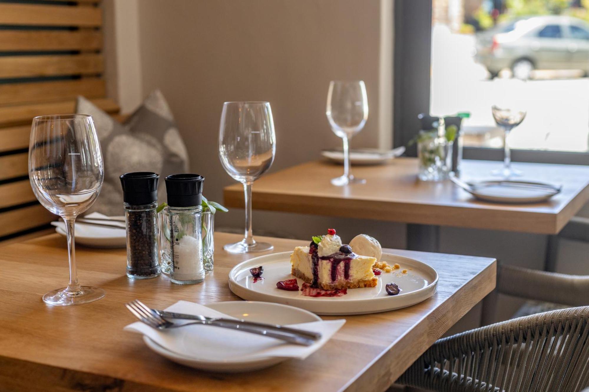 Plett Quarter Hotel - Lion Roars Hotels & Lodges 普勒滕贝格湾 外观 照片