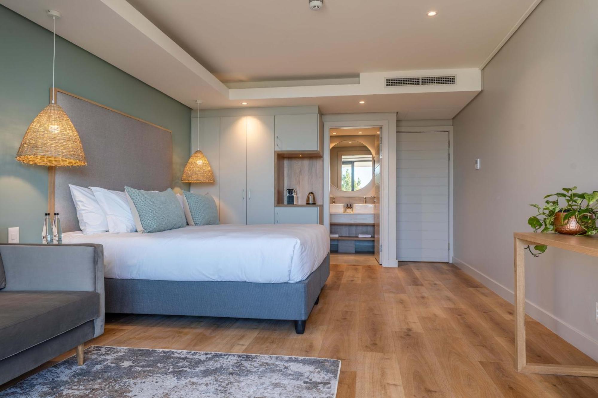 Plett Quarter Hotel - Lion Roars Hotels & Lodges 普勒滕贝格湾 外观 照片